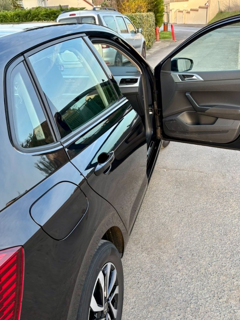 Volkswagen Polo Active noire - vue arrière 2